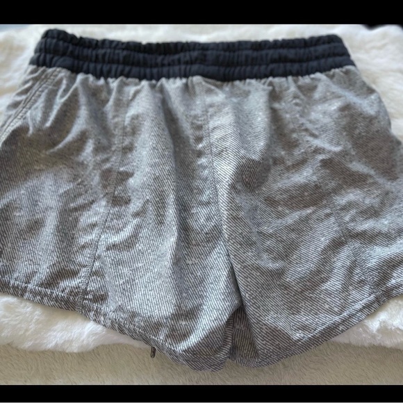 Vuori Gray Athletic Drawstring Shorts with Black Waistband Sz Xs - Picture 3 of 3